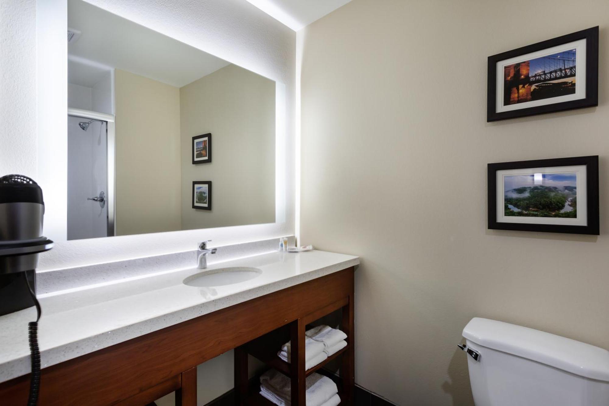 באולינג גרין Comfort Suites מראה חיצוני תמונה